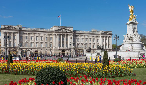 Spectacular Buckingham Palace - The Queen's home in London