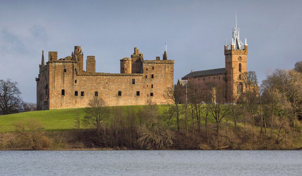 Impressive Linlithgow Palace doubles as 'Wentworth Prison' in Outlander
