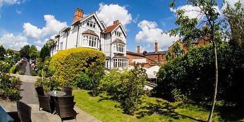 2-arden-hotel-stratford-outside