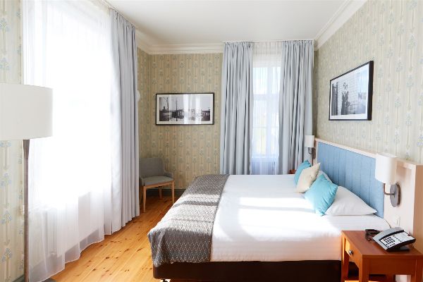 fosshotel-eastfjords-double-twin-room-(2) (1)