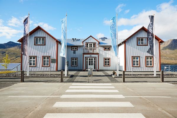 fosshotel-eastfjords-exterior-(15) (1)
