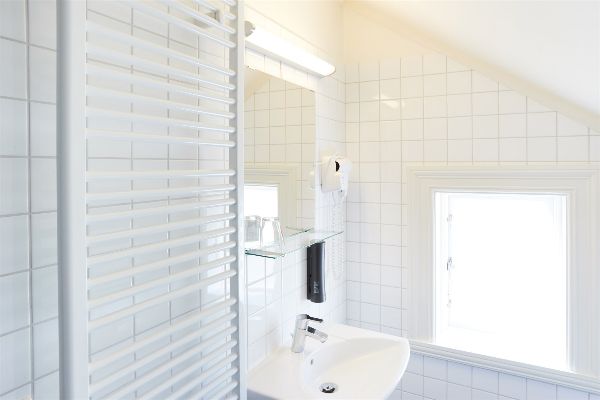 fosshotel-eastfjords-single-room-(2)-1 (1)