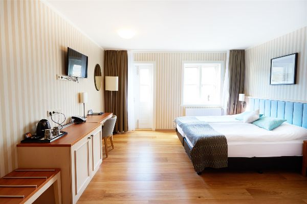 fosshotel-eastfjords-superior-double-room-(5)-1 (1)