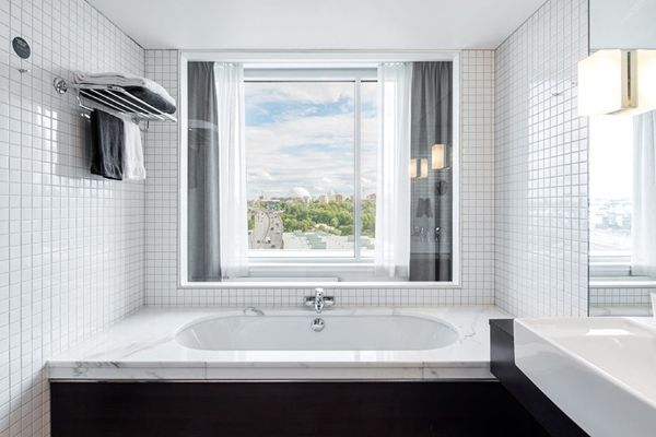 bathroom-with-view-clarion-hotel-stockholm