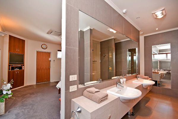 c84657_5e2cd5ca986e471e86869b76ddd993af