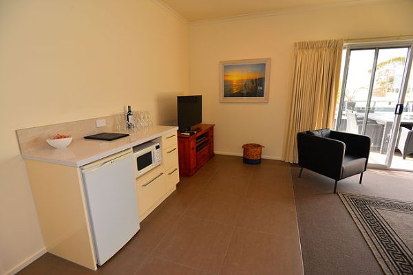 c84657_d742c3b0b3c34b88a7ff759c63f7f380